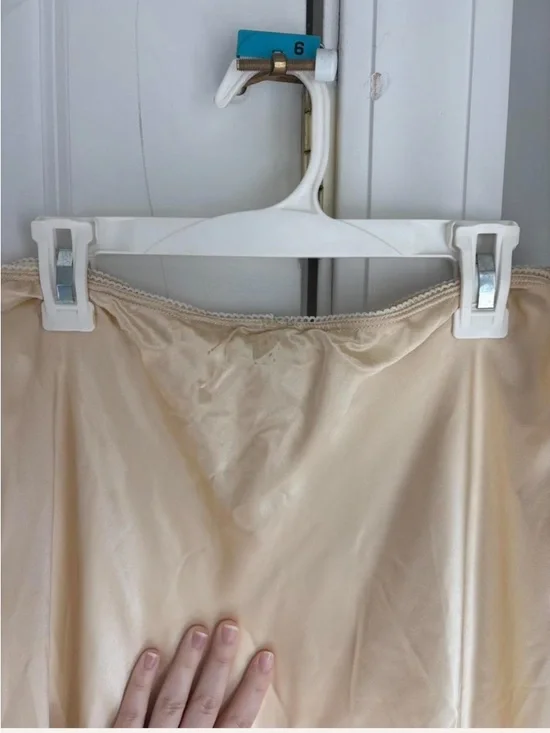 Reformation Layla silk skirt in color sugar - Picture 6 of 7